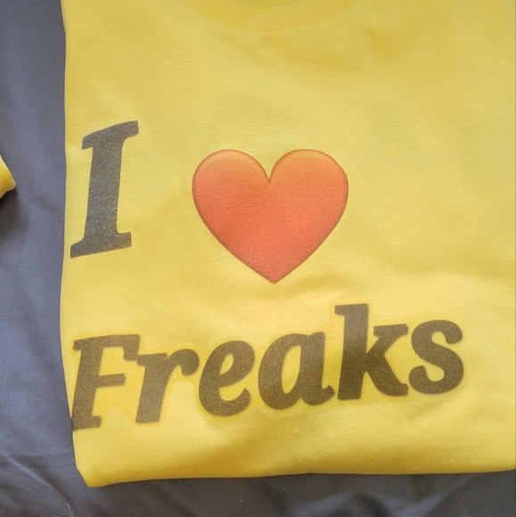 I ♡ Freaks Unisex T-shirt - Picture 2 of 2
